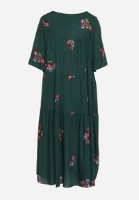 Born2be - Ciemnozielona Wiskozowa Sukienka o Rozkloszowanym Kroju z Krótkim Rękawem Givinia. Okazja: na co dzień, na imprezę. Kolekcja: plus size. Kolor: zielony. Materiał: wiskoza. Długość rękawa: krótki rękaw. Typ sukienki: rozkloszowane, proste, dla puszystych. Styl: casual, elegancki #3