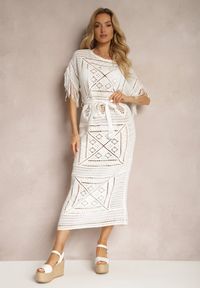Renee - Biała Szydełkowa Sukienka Maxi z Frędzlami i Rękawem Typu Nietoperz Yumoto. Kolor: biały. Materiał: bawełna. Długość rękawa: krótki rękaw. Wzór: aplikacja. Długość: maxi