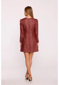 MOE - Elegancka sukienka tweedowa trapezowa mini bordowa. Okazja: do pracy, na co dzień, na spotkanie biznesowe. Typ kołnierza: dekolt w łódkę, kokarda. Kolor: czerwony, czarny, różowy. Wzór: aplikacja, melanż. Typ sukienki: trapezowe. Materiał: tkanina, materiał, dzianina. Długość rękawa: długi rękaw. Sezon: lato. Styl: elegancki. Długość: mini #2