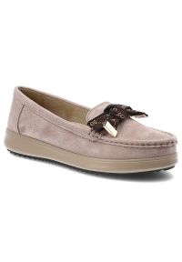 Mokasyny damskie Filippo, cholewka skóra naturalna zamszowa fason wsuwany ozdobna klamra na przodzie miękka linia noska stabilna podeszwa delikatnie. Okazja: na co dzień, na spacer. Zapięcie: klamry. Kolor: beżowy. Materiał: skóra, zamsz. Szerokość cholewki: normalna. Wzór: aplikacja. Sezon: wiosna, jesień. Styl: casual, klasyczny, elegancki #1