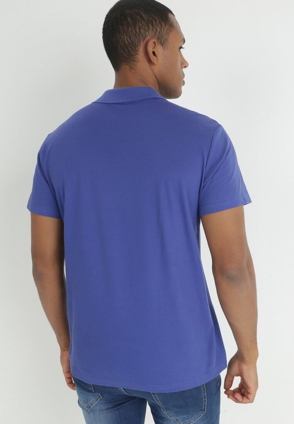 Born2be - Niebieska Koszulka Polo z Krótkim Rękawem Wakeish. Typ kołnierza: polo. Kolor: niebieski. Materiał: tkanina. Długość rękawa: krótki rękaw. Długość: krótkie