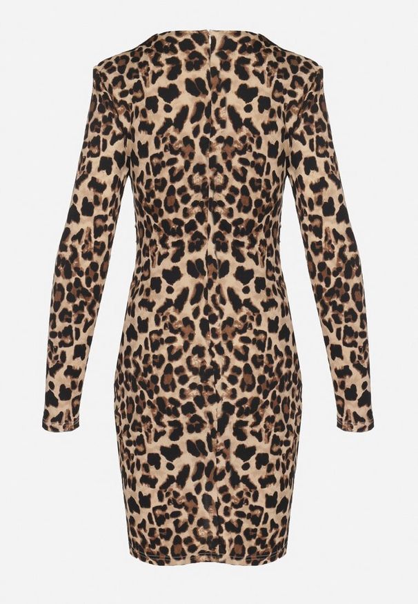 Born2be - Ciemnobeżowa Marszczona Sukienka w Panterkę o Dopasowanym Kroju z Usztywnionymi Ramionami Tifitha. Kolor: beżowy. Materiał: skóra. Długość rękawa: długi rękaw. Wzór: motyw zwierzęcy. Styl: wizytowy, klasyczny, elegancki
