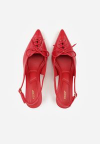 Born2be - Czerwone Szpilki VICES z Odkrytą Piętą i Ozdobnym Gorsetowym Sznurowaniem Aziruna. Okazja: na co dzień, na spotkanie biznesowe, do pracy. Nosek buta: szpiczasty. Kolor: czerwony. Materiał: jeans. Obcas: na szpilce. Styl: casual, biznesowy, elegancki #7