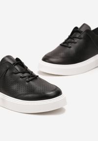 Born2be - Czarne Sneakersy na Platformie z Ażurową Cholewką Luttia. Kolor: czarny. Szerokość cholewki: normalna. Wzór: ażurowy. Obcas: na platformie #5