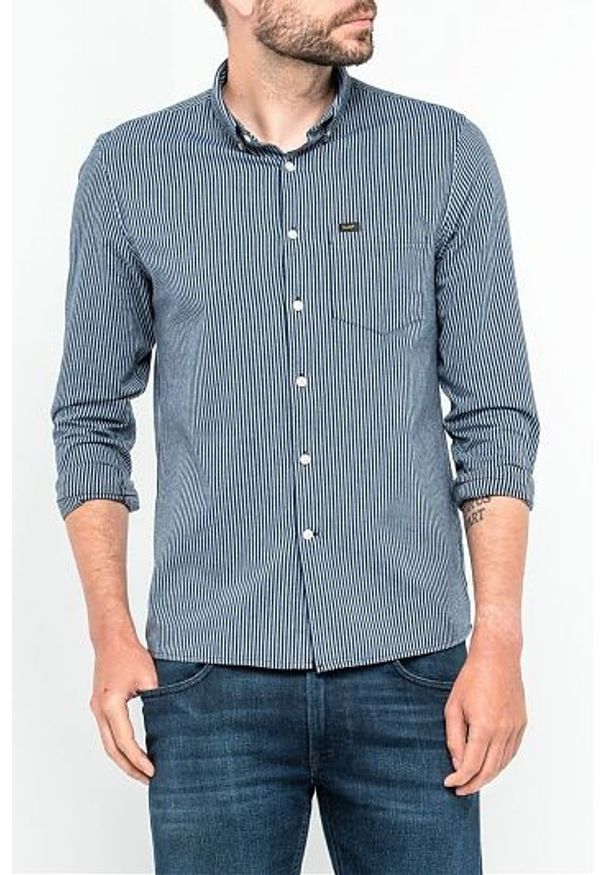 Lee - LEE SLIM BUTTON DOWN MĘSKA KOSZULA MATERIAŁOWA PASKI NIGHT SKY L66XZQSJ 112116850. Typ kołnierza: button down. Materiał: materiał. Wzór: paski