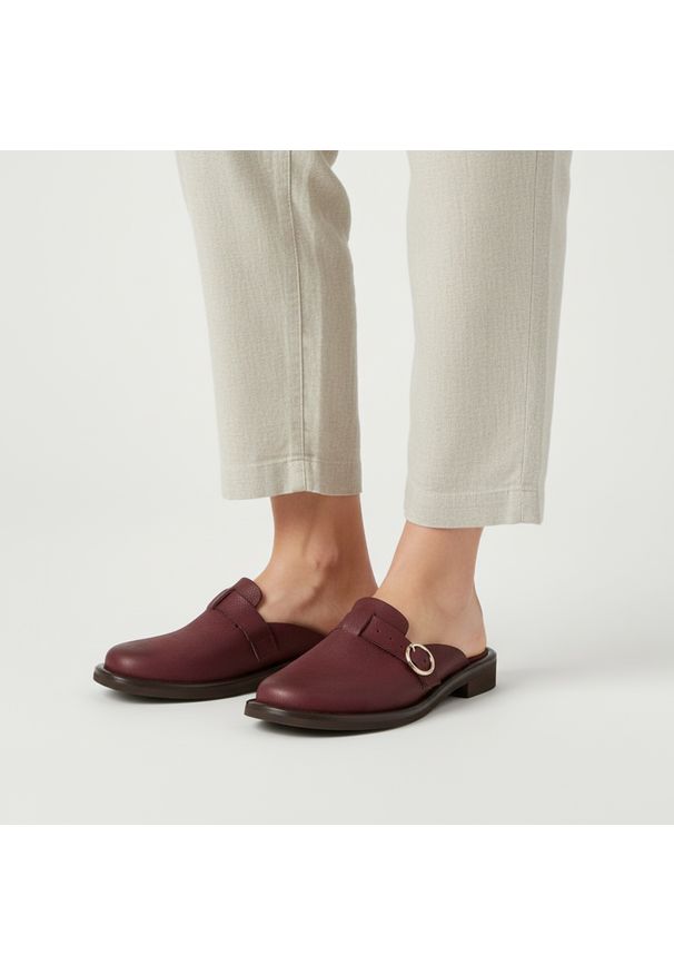 Klapki damskie Armodo, skórzana cholewka naturalna wsuwana konstrukcja z subtelną klamrą odkryta pięta niski stabilny obcas wygodne codzienne wykończ. Okazja: na co dzień. Kolor: fioletowy. Materiał: skóra. Obcas: na obcasie. Styl: casual. Wysokość obcasa: średni