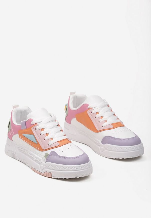 Born2be - Biało-Różowe Sneakersy na Płaskiej Podeszwie ze Sznurowaniem i Przeszyciami Liskia. Kolor: biały. Materiał: materiał. Obcas: na płaskiej podeszwie