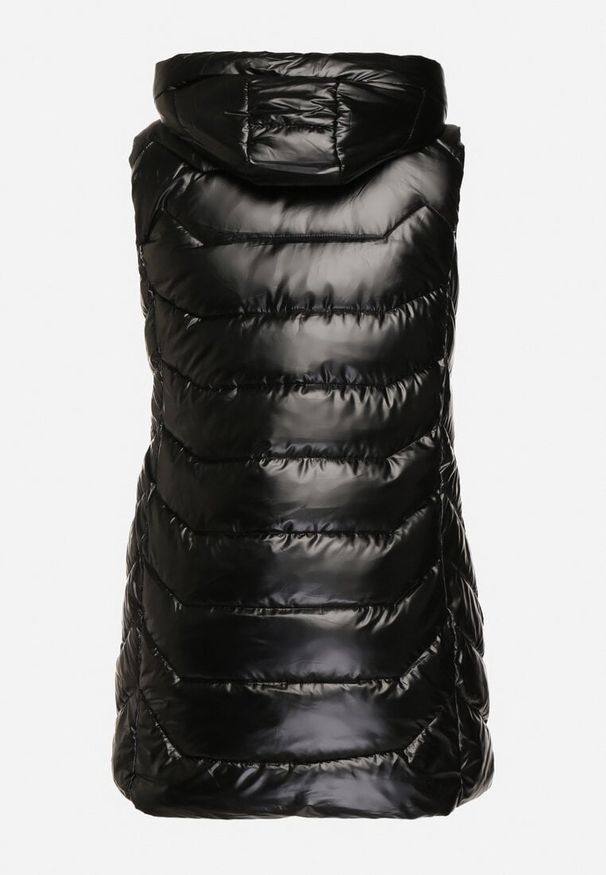 Born2be - Czarna Pikowana Kamizelka z Odpinanym Kapturem Abbia. Kolor: czarny. Materiał: jeans. Długość rękawa: długi rękaw. Długość: długie. Styl: elegancki, wizytowy