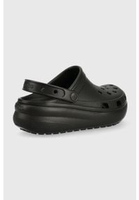 Crocs klapki dziecięce kolor czarny. Nosek buta: okrągły. Kolor: czarny. Materiał: materiał. Wzór: gładki. Obcas: na platformie #5