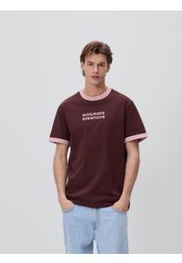 Reserved - T-shirt regular z nadrukiem - brązowy. Kolor: brązowy. Materiał: dzianina, bawełna. Wzór: nadruk #1