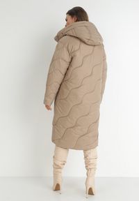 Born2be - Ciemnobeżowa Kurtka Pikowana Płaszcz Heosie. Kolor: beżowy. Sezon: zima, jesień #7