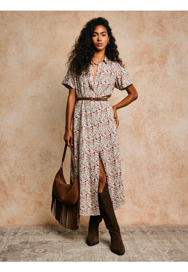 Big-Star - Sukienka damska midi z wiskozy z nadrukiem kremowa Nahai 103. Okazja: na co dzień. Typ kołnierza: kołnierzyk klasyczny. Kolor: biały. Wzór: nadruk. Materiał: wiskoza. Długość rękawa: krótki rękaw. Sezon: lato. Styl: casual, elegancki, klasyczny. Długość: midi