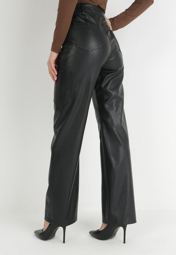 Born2be - Czarne Spodnie Szerokie z Imitacji Skóry Ononi. Kolor: czarny. Materiał: skóra. Długość: długie. Wzór: gładki, jednolity, aplikacja