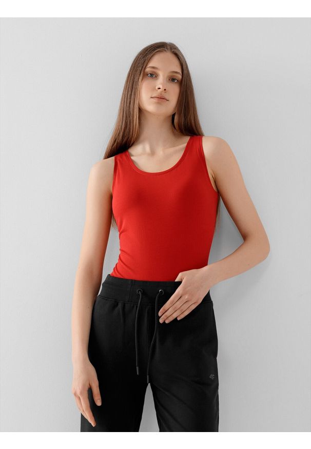 4f - 4F Top slim gładki damski - czerwony S. Kolor: czerwony. Materiał: dzianina, materiał, jersey, bawełna, elastan. Długość rękawa: na ramiączkach. Wzór: gładki