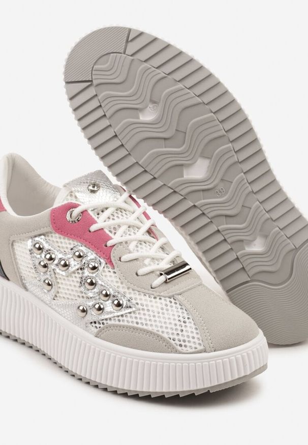 Born2be - Szaro-Różowe Sneakersy z Nitami i Gwiazdą Viroti. Okazja: na co dzień. Kolor: szary. Materiał: jeans. Wzór: aplikacja