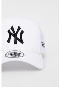 New Era czapka kolor biały z aplikacją. Kolor: biały. Wzór: aplikacja
