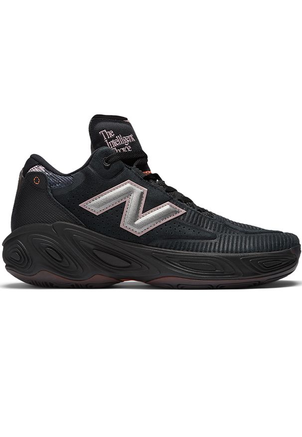 Buty męskie New Balance BBFRSHE2 – czarne. Kolor: czarny. Materiał: materiał, syntetyk. Szerokość cholewki: normalna. Sport: koszykówka, fitness, bieganie