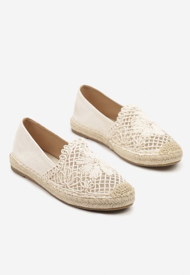 Born2be - Beżowe Espadryle z Ażurowym Zdobieniem i Plecioną Podeszwą Nusailia. Okazja: na co dzień. Kolor: beżowy. Wzór: aplikacja, ażurowy. Sezon: lato, wiosna. Obcas: na obcasie. Styl: boho, elegancki, casual. Wysokość obcasa: niski