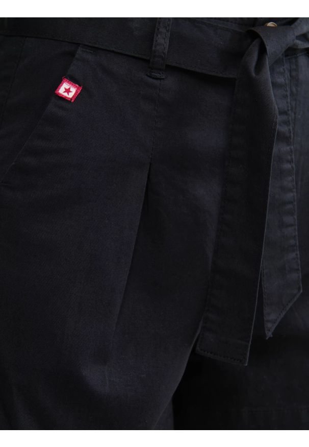 Big-Star - Szorty damskie tkaninowe czarne Atsuko 907. Kolor: czarny. Materiał: tkanina. Długość: krótkie. Styl: klasyczny