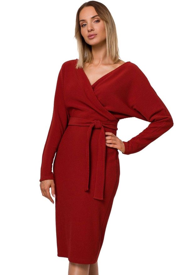 MOE - Elegancka dzianinowa sukienka z kopertową luźną górą. Materiał: dzianina. Typ sukienki: kopertowe. Styl: elegancki. Długość: midi