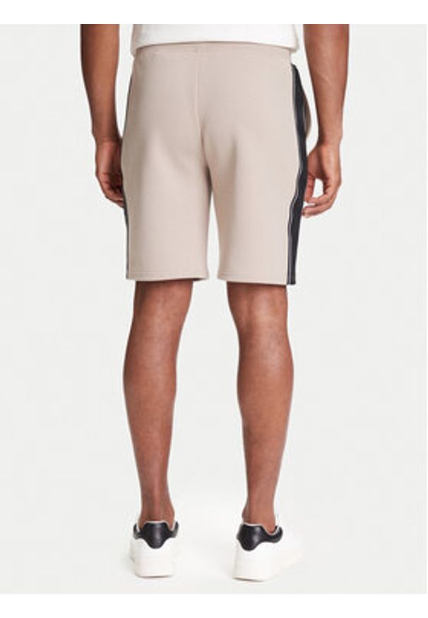 Guess Szorty sportowe Z4RD04 KB3P2 Beżowy Regular Fit. Kolor: beżowy. Materiał: syntetyk, bawełna. Styl: sportowy