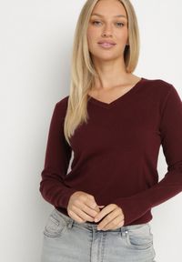Born2be - Bordowy Sweter z Wiskozą i Dekoltem w Serek Olisela. Okazja: na co dzień. Typ kołnierza: dekolt w serek. Kolor: czerwony. Materiał: wiskoza. Styl: casual, elegancki #7