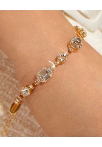CAROLINE SVEDBOM - Złota bransoletka z kryształami Corinna. Materiał: złote. Kolor: złoty. Wzór: aplikacja. Kamień szlachetny: kryształ #3