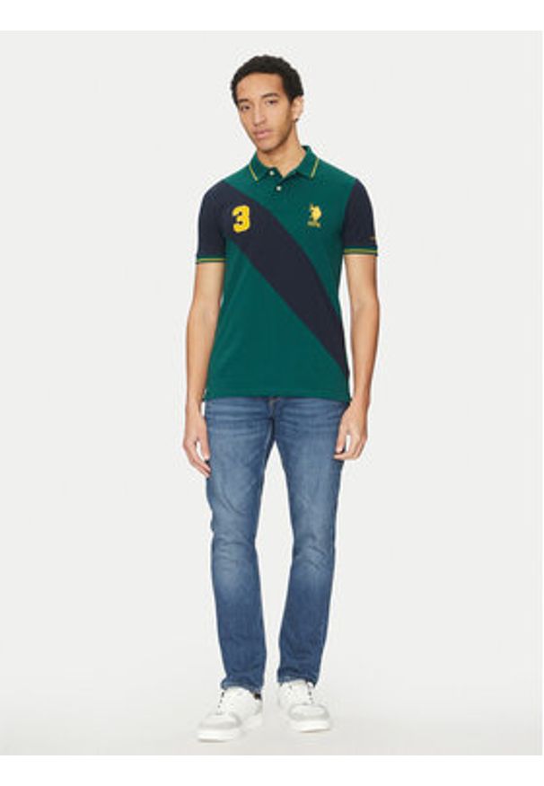 U.S. Polo Assn. Polo MUP3996 Zielony Regular Fit. Typ kołnierza: polo. Kolor: zielony. Materiał: bawełna