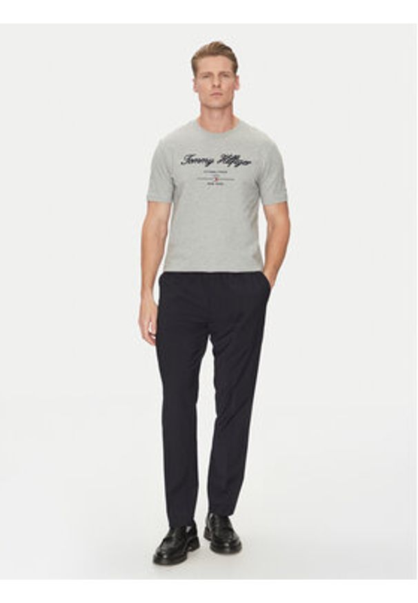 TOMMY HILFIGER - Tommy Hilfiger T-Shirt Script Logo MW0MW33691 Szary Regular Fit. Kolor: szary. Materiał: bawełna