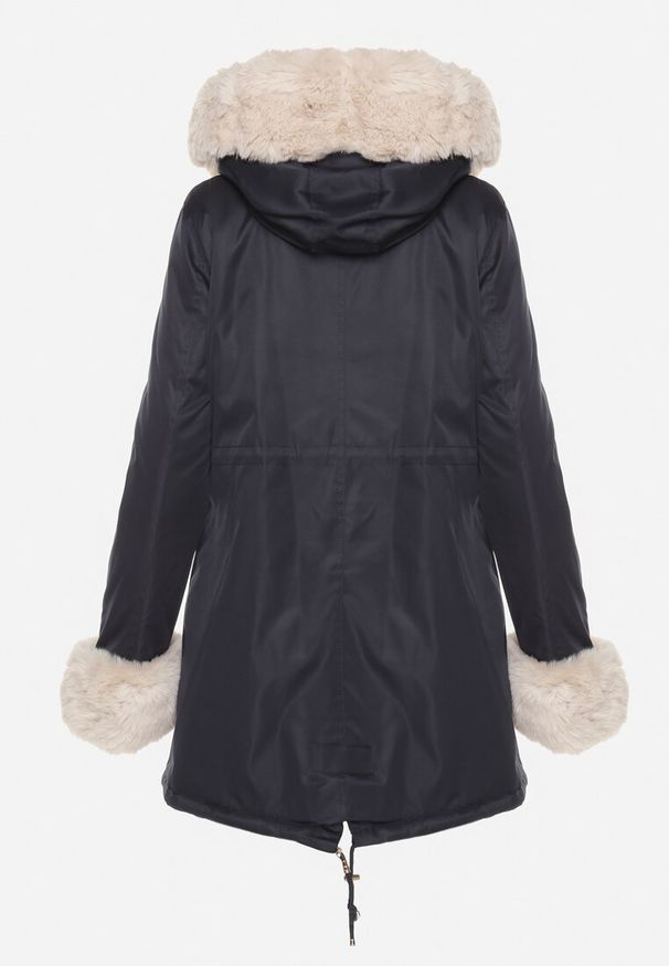 Born2be - Granatowa Kurtka Parka z Kapturem i Odpinanymi Futerkowymi Zdobieniami Inessara. Okazja: na co dzień. Typ kołnierza: kaptur. Kolor: niebieski. Materiał: skóra. Wzór: aplikacja. Styl: elegancki, casual
