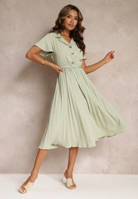 Renee - Zielona Retro Sukienka Midi z Plisowaniem i Paskiem na Klamrę Elinerise. Kolor: zielony. Styl: retro. Długość: midi
