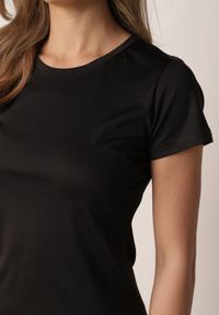 Born2be - Czarny Gładki T-shirt o Klasycznym Kroju Lycoris. Okazja: do domu, do pracy, na co dzień. Kolor: czarny. Materiał: jeans. Wzór: gładki. Styl: klasyczny #2