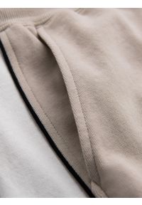 Ombre Clothing - Męskie krótkie dresowe spodenki w szerokie pasy – beżowe V2 OM-SRSK-0182 - XXL. Okazja: na co dzień. Kolor: beżowy. Materiał: dresówka. Długość: krótkie. Styl: sportowy, casual #7