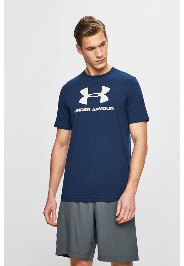 Under Armour T-shirt 1329590 kolor granatowy z nadrukiem 1329590-100. Okazja: na co dzień. Kolor: niebieski. Materiał: dzianina. Wzór: nadruk. Styl: casual