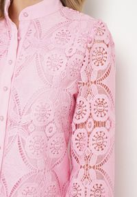 Born2be - Różowa Koszula Koronkowa w Ażurowe Wzory Saoime. Kolor: różowy. Materiał: koronka. Wzór: ażurowy #7