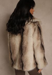Renee - Beżowa Jednorzędowa Kurtka Futerko z Szerokim Kołnierzem Tesandra. Okazja: na co dzień. Kolor: beżowy. Materiał: futro. Styl: casual, klasyczny, retro #3