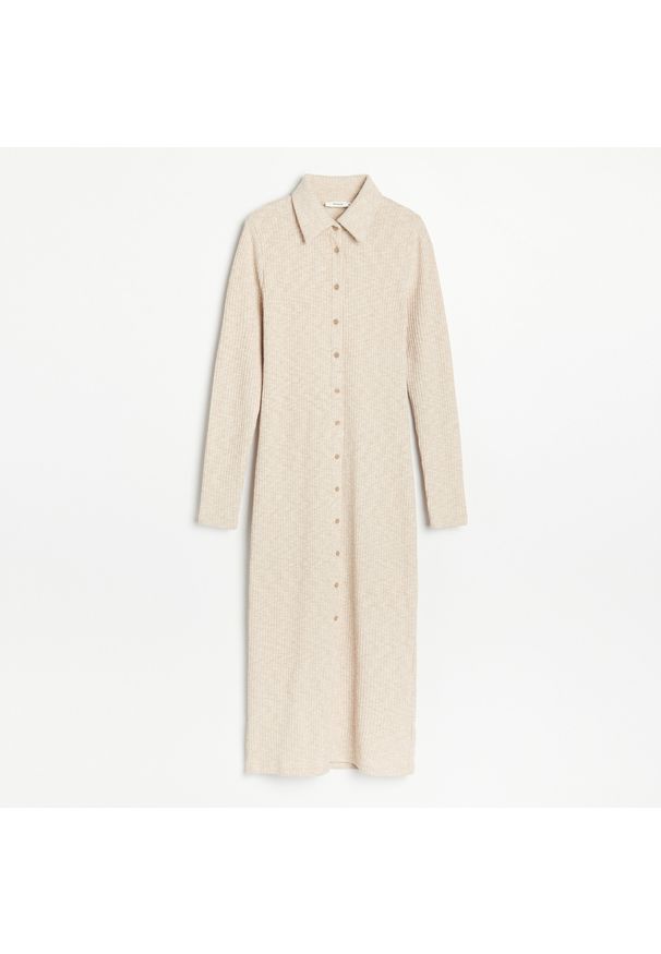Reserved - Dzianinowa sukienka z guzikami - Beżowy. Kolor: beżowy. Materiał: dzianina