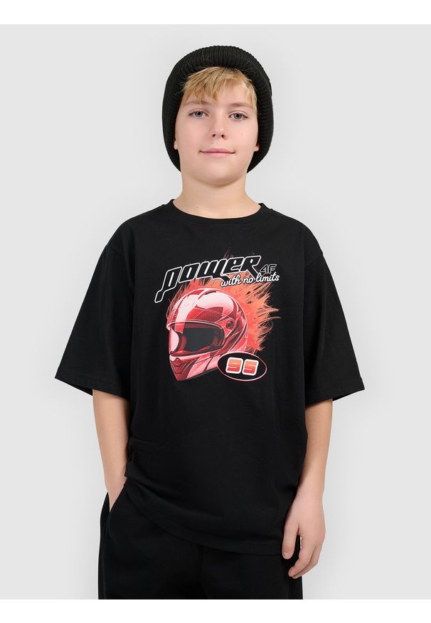 4f - 4F T-shirt loose z nadrukiem chłopięcy - czarny 122/128 (6-8 lat). Okazja: na co dzień, na uczelnię. Kolor: czarny. Materiał: bawełna, materiał. Wzór: nadruk. Sezon: lato. Styl: casual