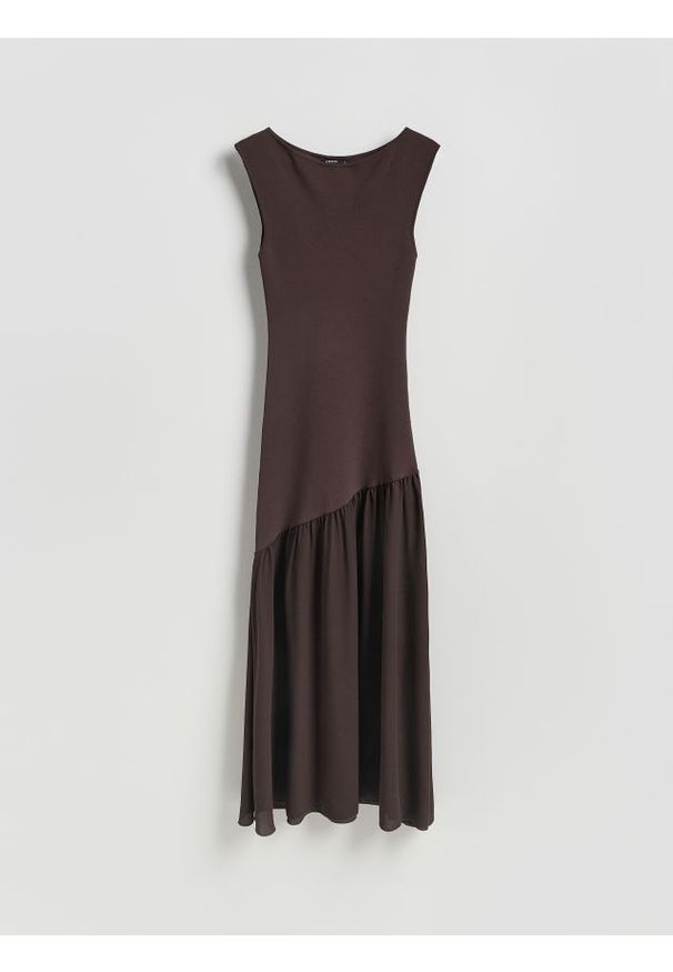 Reserved - Dzianinowa sukienka - brązowy. Kolor: brązowy. Materiał: dzianina. Wzór: gładki