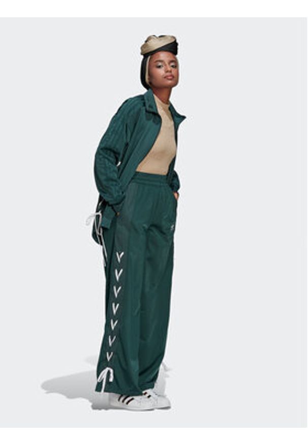 Adidas - adidas Bluza Always Original Laced HK5073 Zielony Relaxed Fit. Kolor: zielony. Materiał: syntetyk