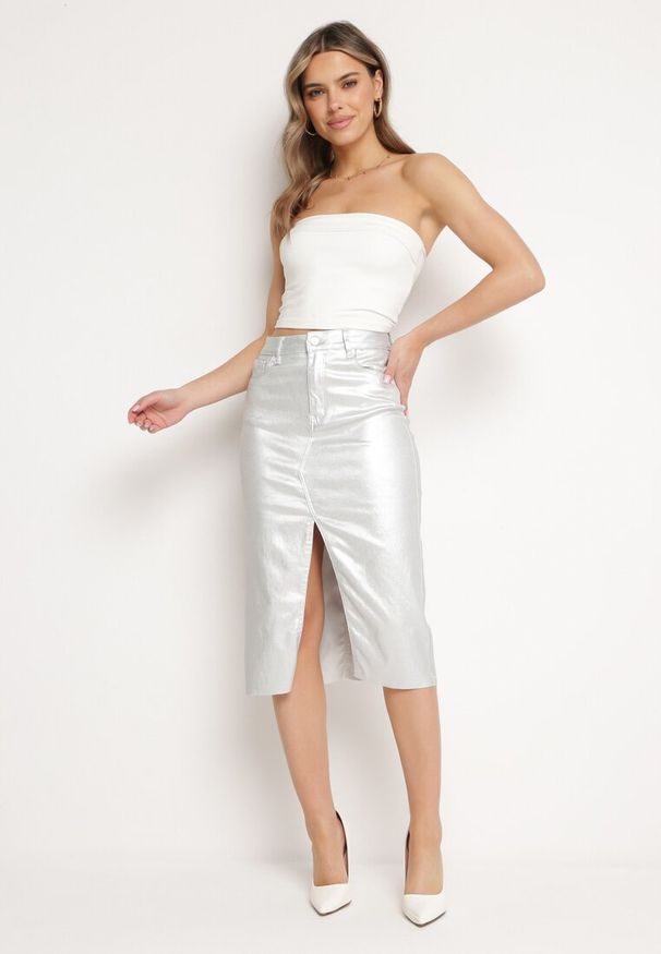 Born2be - Srebrna Metaliczna Spódnica Ołówkowa Midi Serenetta. Kolor: srebrny. Materiał: tkanina