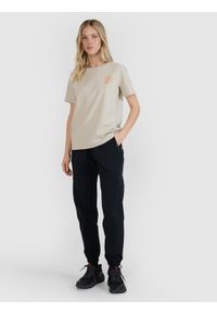 4f - 4F T-shirt oversize z nadrukiem damski - beżowy XL. Okazja: na co dzień. Kolor: beżowy. Materiał: dzianina, bawełna, jersey. Długość rękawa: krótki rękaw. Długość: krótkie. Wzór: nadruk. Styl: klasyczny, sportowy, casual