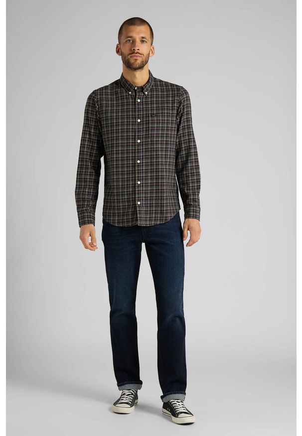 Lee - LEE BUTTON DOWN MĘSKA KOSZULA REGULAR FIT OLIVE GREEN L880RMNX 112123419. Typ kołnierza: button down
