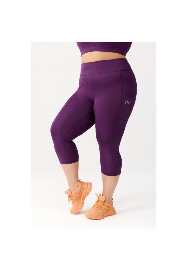 ROUGH RADICAL - Damskie legginsy treningowe 3/4 Rough Radical Control Plus Size. Kolekcja: plus size. Kolor: fioletowy