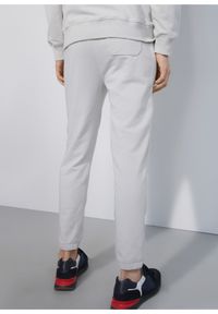 Ochnik - Kremowe spodnie dresowe męskie. Kolor: beżowy. Materiał: bawełna. Wzór: nadruk #3