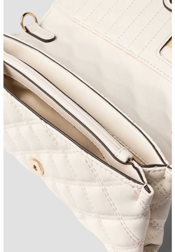 Guess - GUESS Damski portfel na łańcuszku w kolorze białym Giully. Kolor: biały. Materiał: skóra ekologiczna