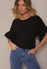 Renee - Czarna Bluzka z Wiskozą o Kroju Nietoperza Ozdobiona Falbankami Ranova. Okazja: na co dzień. Typ kołnierza: kołnierz z falbankami. Kolor: czarny. Materiał: wiskoza. Wzór: aplikacja. Sezon: wiosna. Styl: klasyczny, elegancki, casual