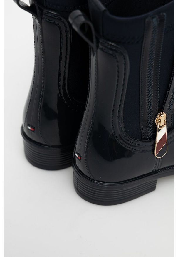 TOMMY HILFIGER - Tommy Hilfiger - Kalosze. Nosek buta: okrągły. Kolor: niebieski