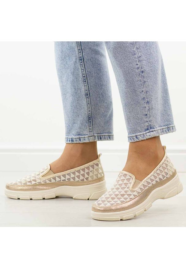 POTOCKI - Beżowe przewiewne półbuty damskie Potocki 103302. Okazja: na co dzień. Nosek buta: okrągły. Kolor: beżowy. Materiał: skóra. Szerokość cholewki: normalna. Sezon: wiosna, lato. Styl: casual, klasyczny