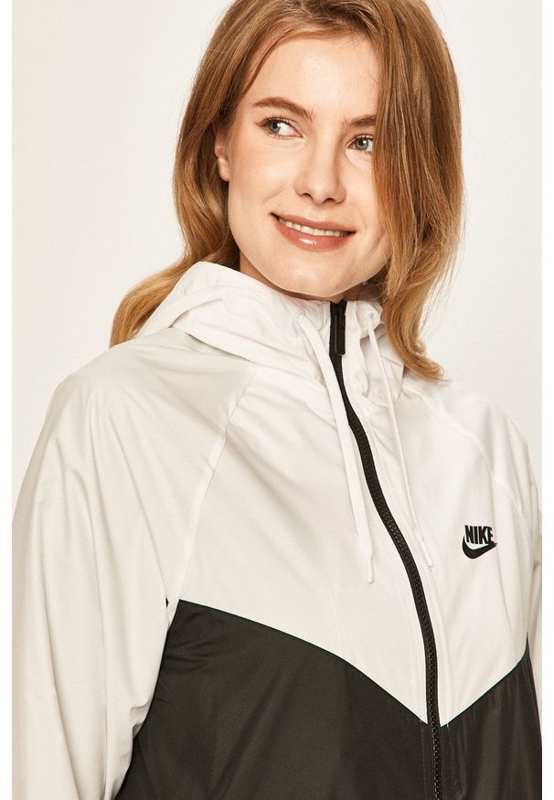 Nike Sportswear - Kurtka. Okazja: na co dzień. Kolor: biały. Materiał: tkanina. Styl: casual